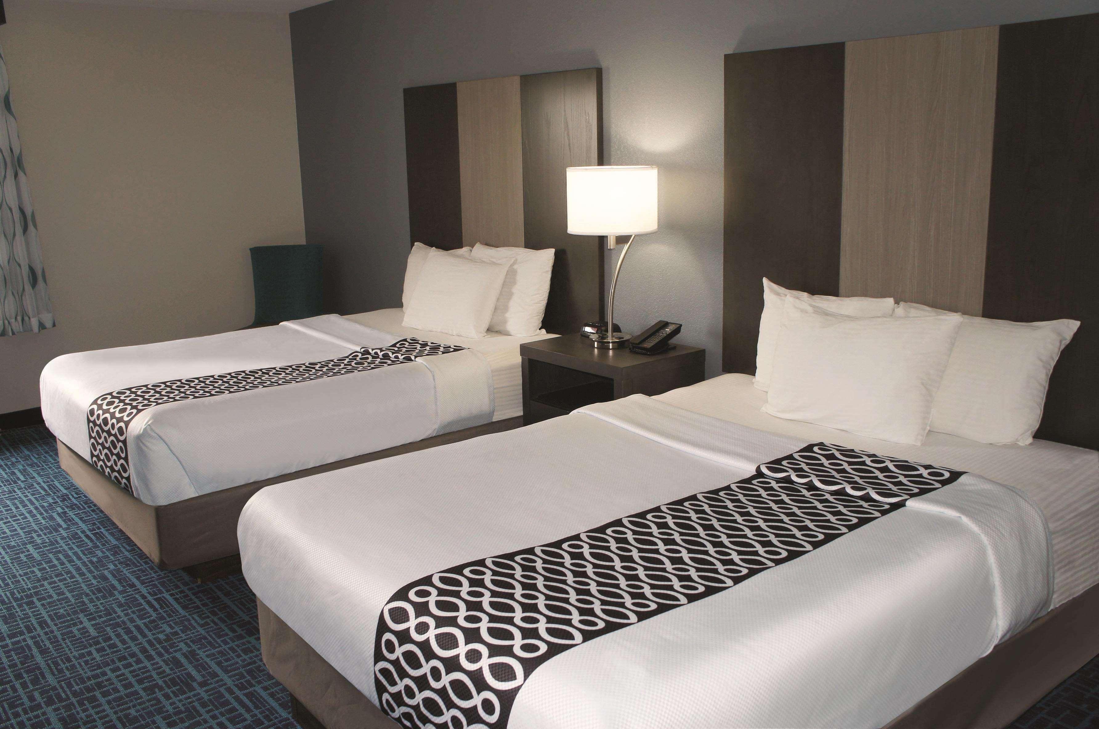 La Quinta Inn & Suites By Wyndham Peru Starved Rock St Park Exterior foto