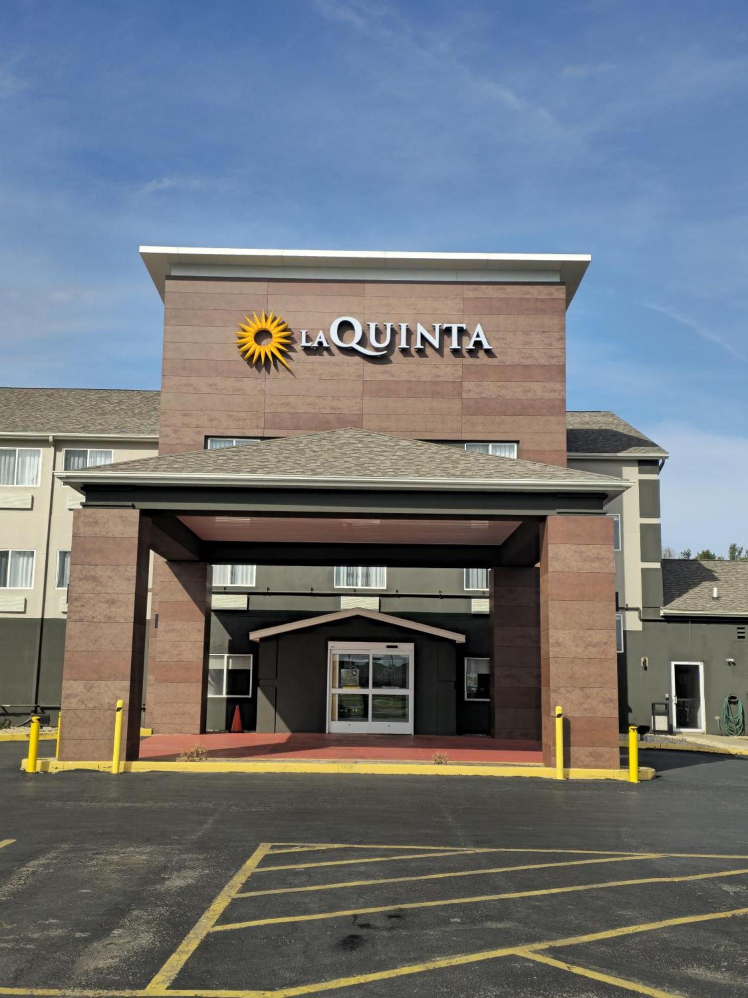 La Quinta Inn & Suites By Wyndham Peru Starved Rock St Park Exterior foto