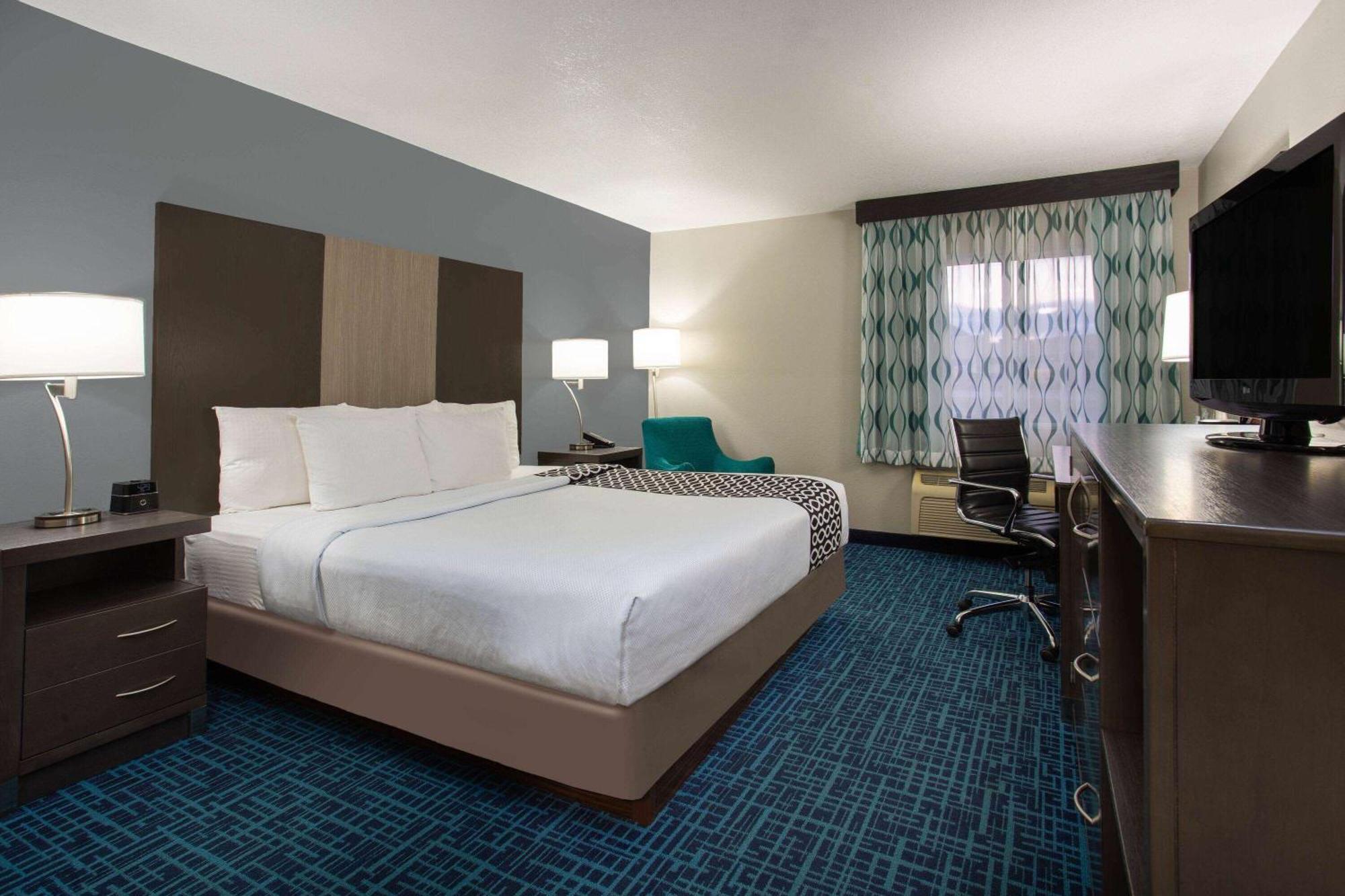 La Quinta Inn & Suites By Wyndham Peru Starved Rock St Park Exterior foto
